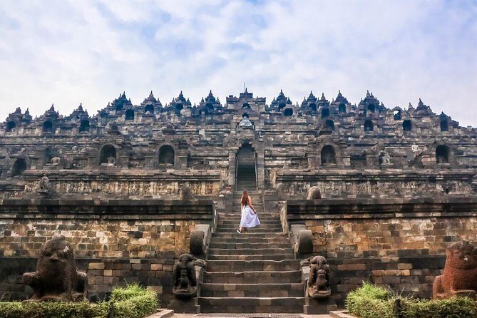 Punthuk Setumbu Sunrise, Borobudur Temple & Merapi Lava Tours - Crowds, behavior, and the elephant reality check